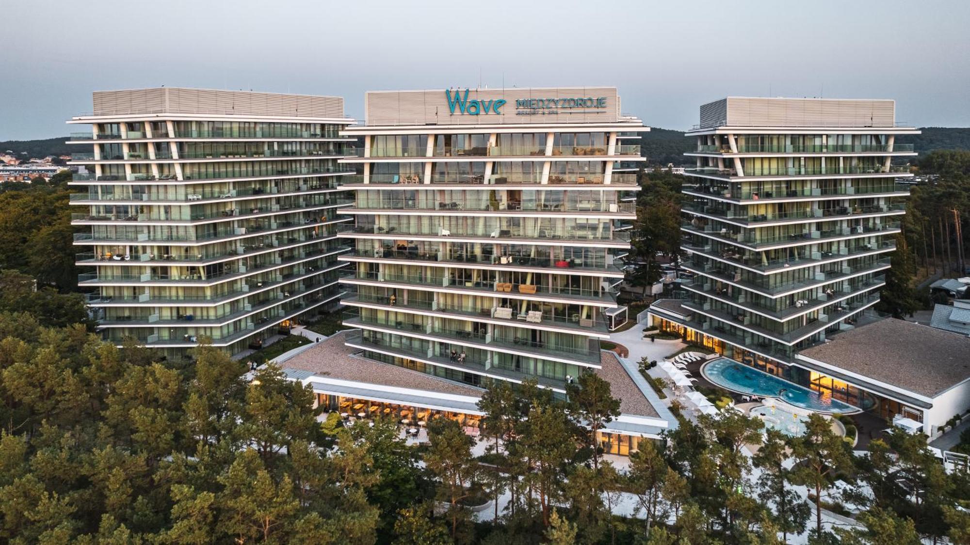 מידזיזדרויה Prywatne Apartamenty Sun & Snow W Wave Z Basenem מראה חיצוני תמונה